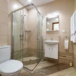 From Sunrise To Sunset At Oak Smolyan Lakes Apartment